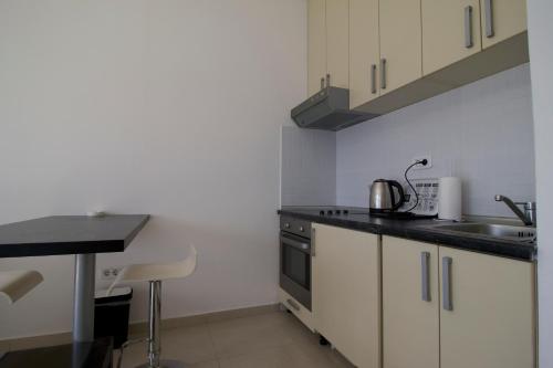 Кухня или мини-кухня в Waterfront Apartments
