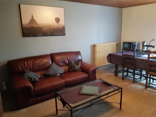 Ruang duduk di Petite location agréable et tranquille