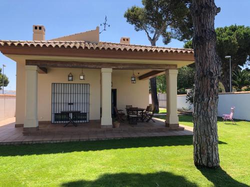 Moderno y amplio chalet, con piscina privada