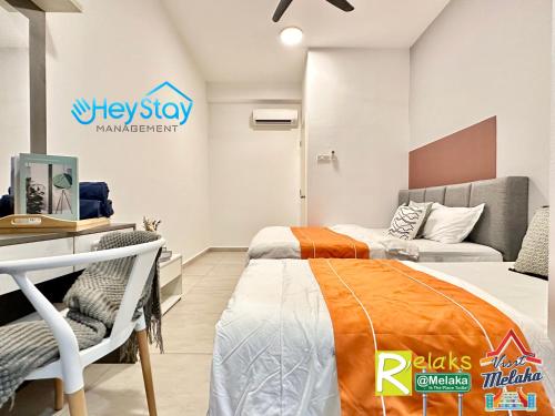 Postel nebo postele na pokoji v ubytování Atlantis Residences Melaka by HeyStay Management