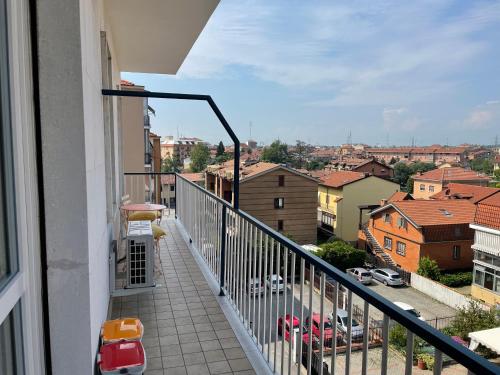 a balcony with a view of a city at Rosa vacanza e o lavoro in Nichelino