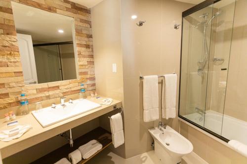 a bathroom with a sink and a toilet and a shower at Hotel Boutique Rosario Sur in La Paz