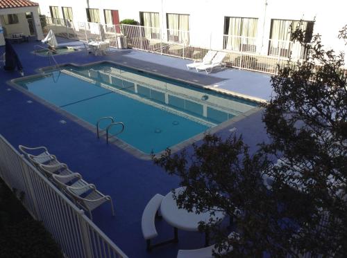 Πισίνα στο ή κοντά στο Motel 6 Hemet