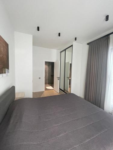  Aurora Luxe -  Room  picture :   Tea/Coffee maker    Shower    TV                           