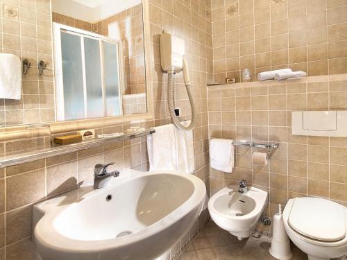 Gallery image of Hotel Milano in Toscolano Maderno