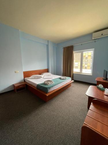 a bedroom with a bed and a window at Vila Senator 1 in Eforie Nord