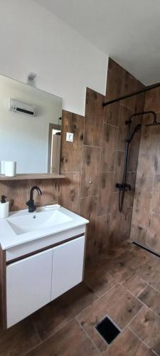 Crystal Bay Apartments Toni 70m to Beach