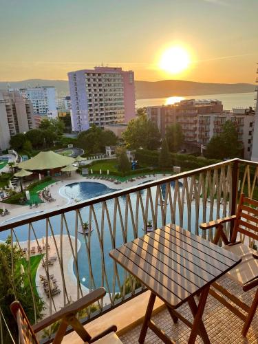 ROYAL BEACH & APARTAMENT