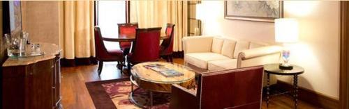 a living room with a couch and a table at L'Auberge Baton Rouge in Baton Rouge