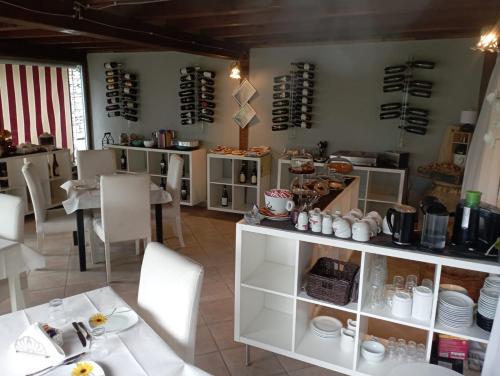 Reštaurácia alebo iné gastronomické zariadenie v ubytovaní Il girasole