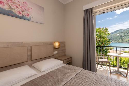 a bedroom with a bed and a balcony with a view at Villa Regina in Keri