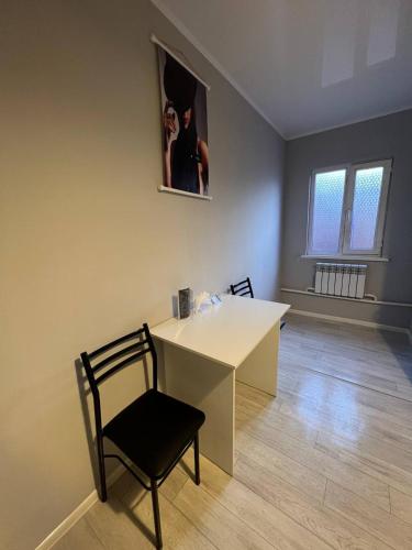 a room with a desk and a chair and a picture at Day and Night II in Tokolʼdosh