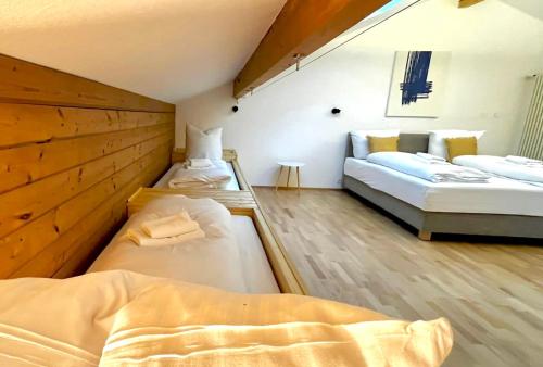 Ein Bett oder Betten in einem Zimmer der Unterkunft Maisonettewohnung Steinbock mit Bergblick