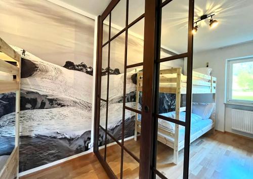 Ein Bett oder Betten in einem Zimmer der Unterkunft Maisonettewohnung Steinbock mit Bergblick
