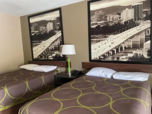 Katil atau katil-katil dalam bilik di Super 8 by Wyndham Chattanooga/East Ridge