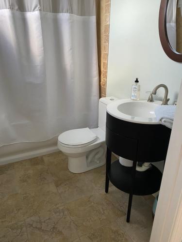 Bilik mandi di Flagler Beach Ocean Front Villa w/ Lg. In ground Pool-5-6Br/4Bth& attached apt