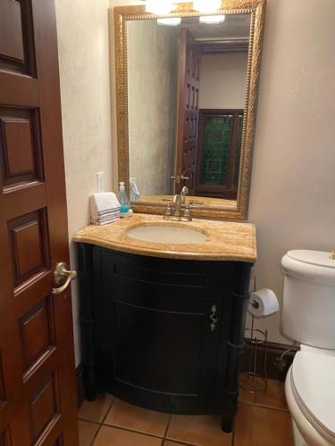 Bilik mandi di Flagler Beach Ocean Front Villa w/ Lg. In ground Pool-5-6Br/4Bth& attached apt