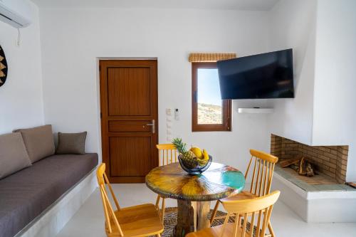 TV a/nebo společenská místnost v ubytování Saint Nicholas Resort - Villas