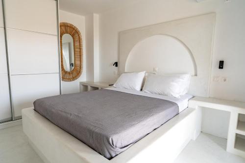 Postel nebo postele na pokoji v ubytování Saint Nicholas Resort - Villas