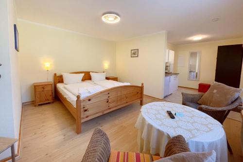 Postel nebo postele na pokoji v ubytování Bungalow Bergstrasse 3 Ferienwohnung 1
