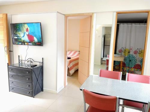 TV a/nebo společenská místnost v ubytování Departamento Ramayon