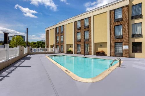 a swimming pool in front of a building at Best Western Harrisburg North Hershey in Harrisburg