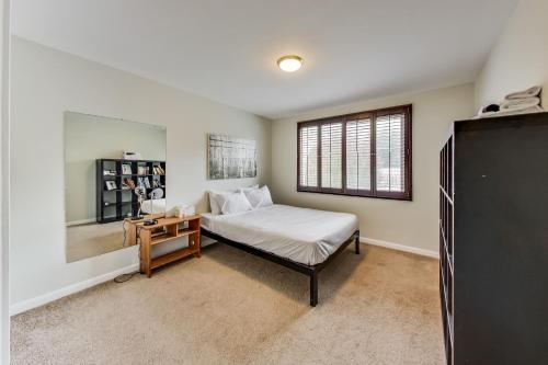 a bedroom with a bed and a table and a window at Outer Sunset Home Sleeps 6 Parking Wd in San Francisco