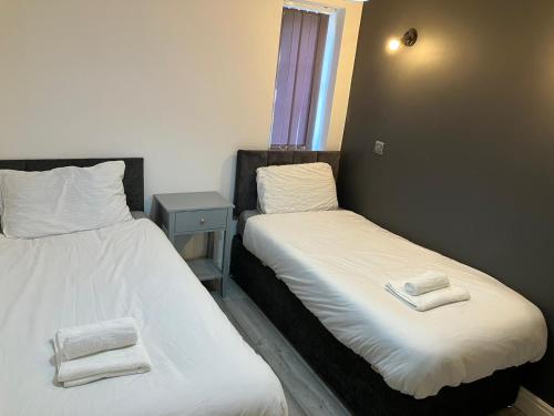 two beds sitting next to each other in a room at Exclusive!! Newly Refurbished Speedwell Apartment near Bristol City Centre, Easton, Speedwell, sleeps up to 3 guests in Bristol