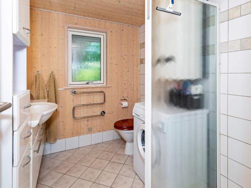 Et badeværelse på Holiday home Løgstør IX