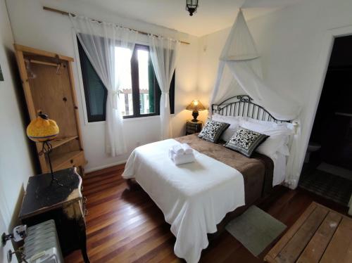 a bedroom with a large bed and a window at Casa Ortmann in Canela