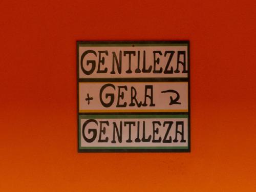 a sign on a wall that reads centennial centzsche at Pousada Estrada do Ouro in Angra dos Reis