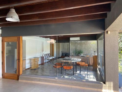 a patio with a table and chairs in a house at Villa Licciana in San Juan