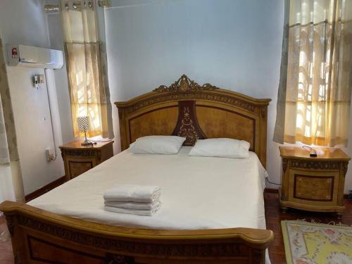Ένα ή περισσότερα κρεβάτια σε δωμάτιο στο Spacious Home in Kuala Terengganu