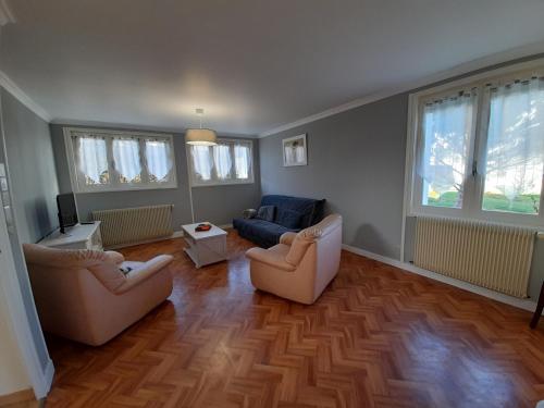 Uma área de estar em Appartement La Roche-Posay, 3 pièces, 6 personnes - FR-1-541-86
