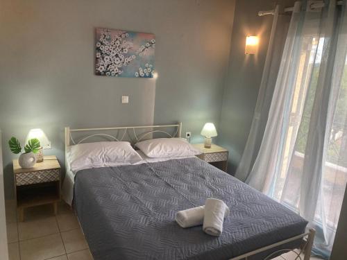 a bedroom with a bed with two towels on it at VILLA MARIA in Kanálion