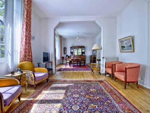 Spacieuse villa à Arcachon - Terrasses, jardin, proche plages, 5 chambres pour 12 pers.
