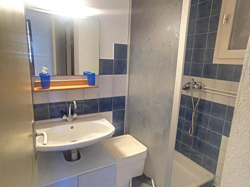 a bathroom with a sink and a toilet and a mirror at Pavillon climatisé avec terrasse, 10 min. de la plage, parking privatif inclus, tout confort - FR-1-732-45 in Argelès-sur-Mer