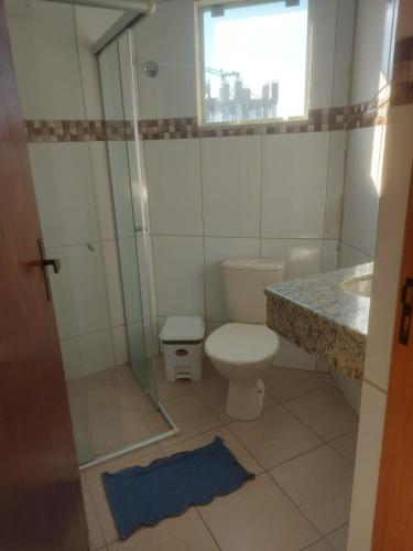 Bilik mandi di Maranata Hotel