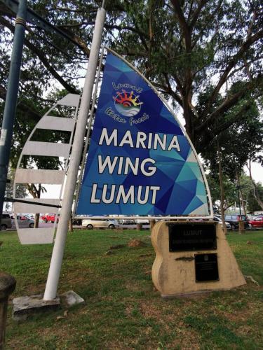 a sign for a marmite wing lunut in a park at Lumut Titi Panjang Apartment in Lumut