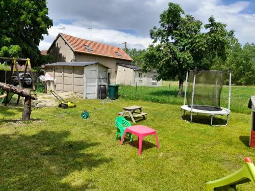 Zdjęcie z galerii obiektu Bouczen, la maison familiale pour vos vacances. 10 min du ZOO de beauval. 5 minutes de saint aignan. w mieście Noyers-sur-Cher