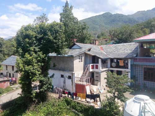 an overhead view of a house in a village at Travelodge Homestay in Bīr