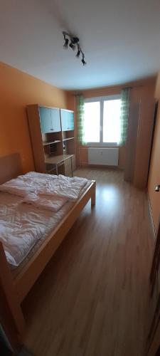 Postel nebo postele na pokoji v ubytování Apartmán Železná Ruda