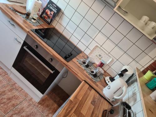 an overhead view of a kitchen with a counter top at Appartement Krefeld-City in Krefeld