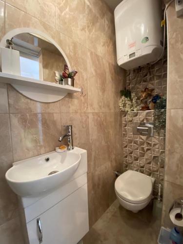 a bathroom with a sink and a toilet and a mirror at Besiktask Beşiktaş İstanbul in Istanbul