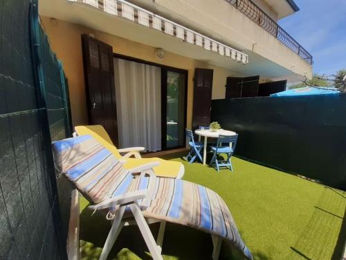 T1 rez de jardin avec grande terrasse – St Aygulf