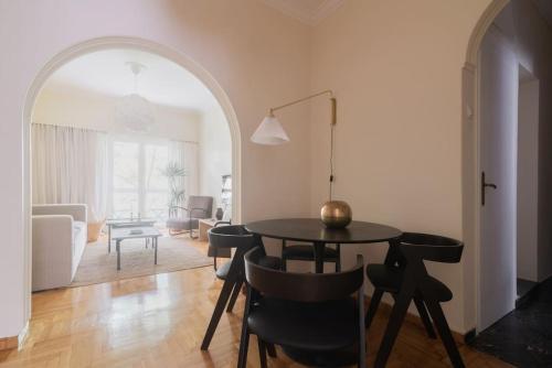 Sophisticated Athenian 2BD apt