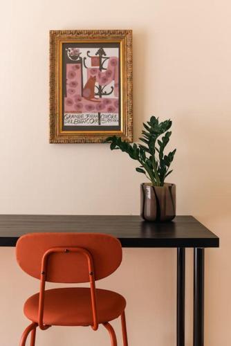Sophisticated Athenian 2BD apt