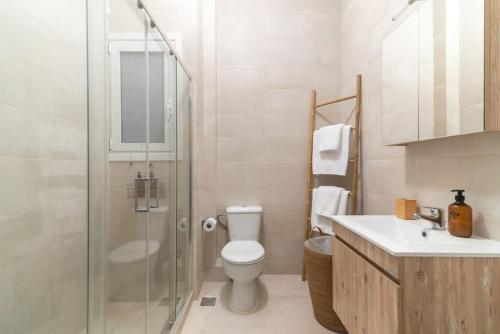 Sophisticated Athenian 2BD apt
