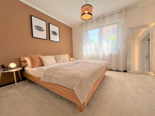 Ліжко або ліжка в номері NEU! Charmantes 3 Zimmer Korbstadt-Apartment, Terrasse, Wanderwege, optimale Anbindung