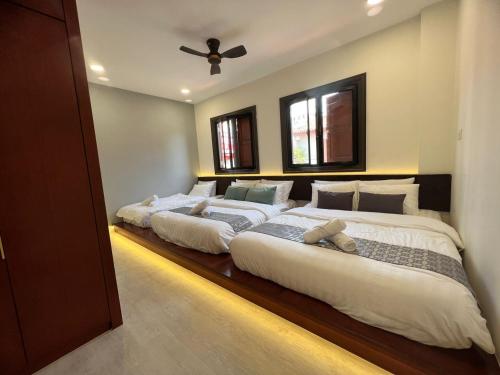 Postel nebo postele na pokoji v ubytování New! 1min to JonkerStreet Melaka loft 4BR 11 PAX